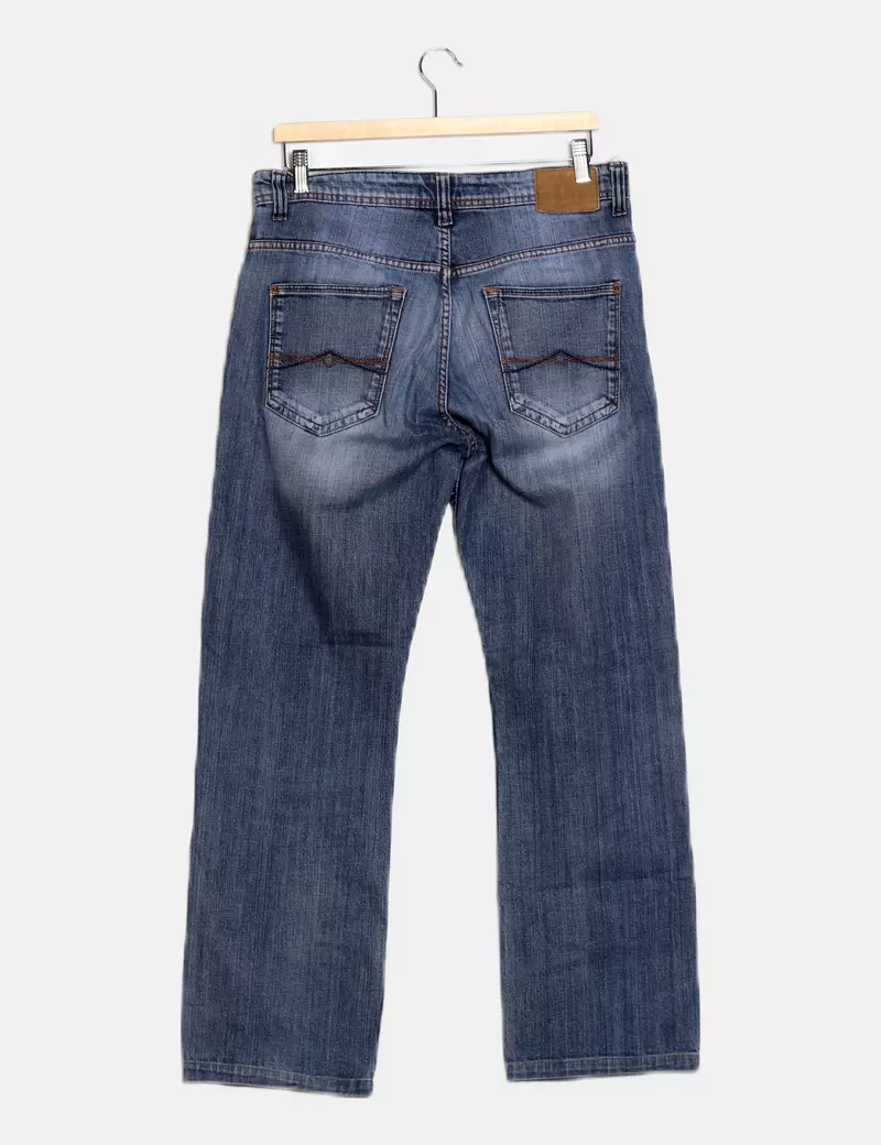 Basic blue stretch jeans.