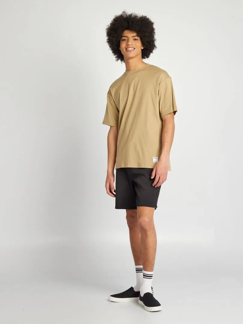 Black denim shorts with elastic waistband