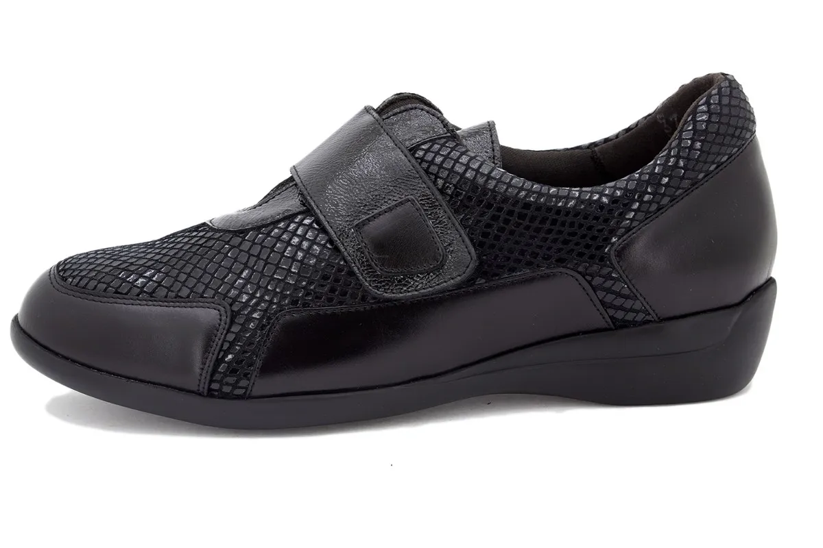 Black Leather Elastic Shoes