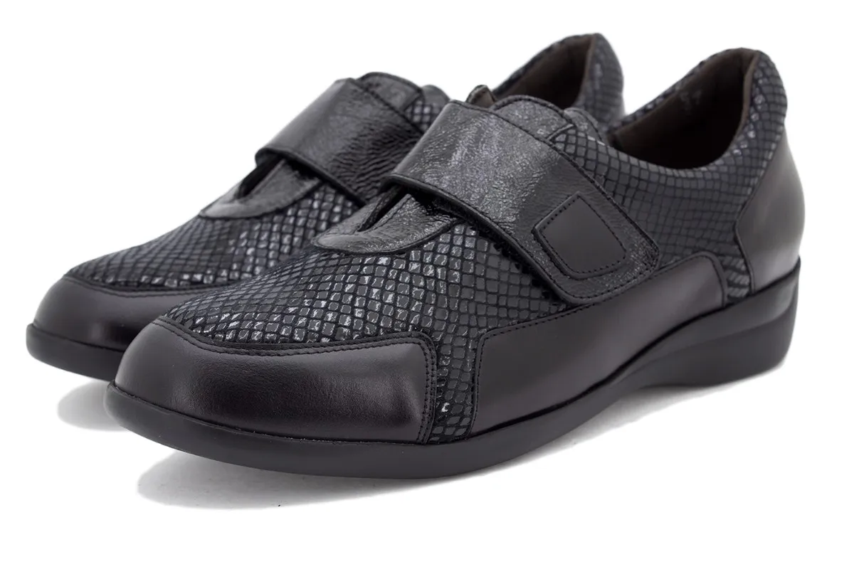 Black Leather Elastic Shoes