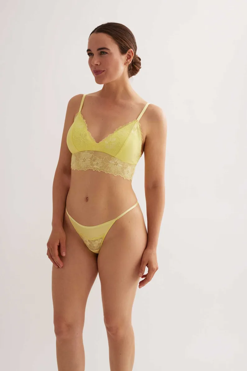Bralette encaje sin aros y copa foam extraíble con tanga