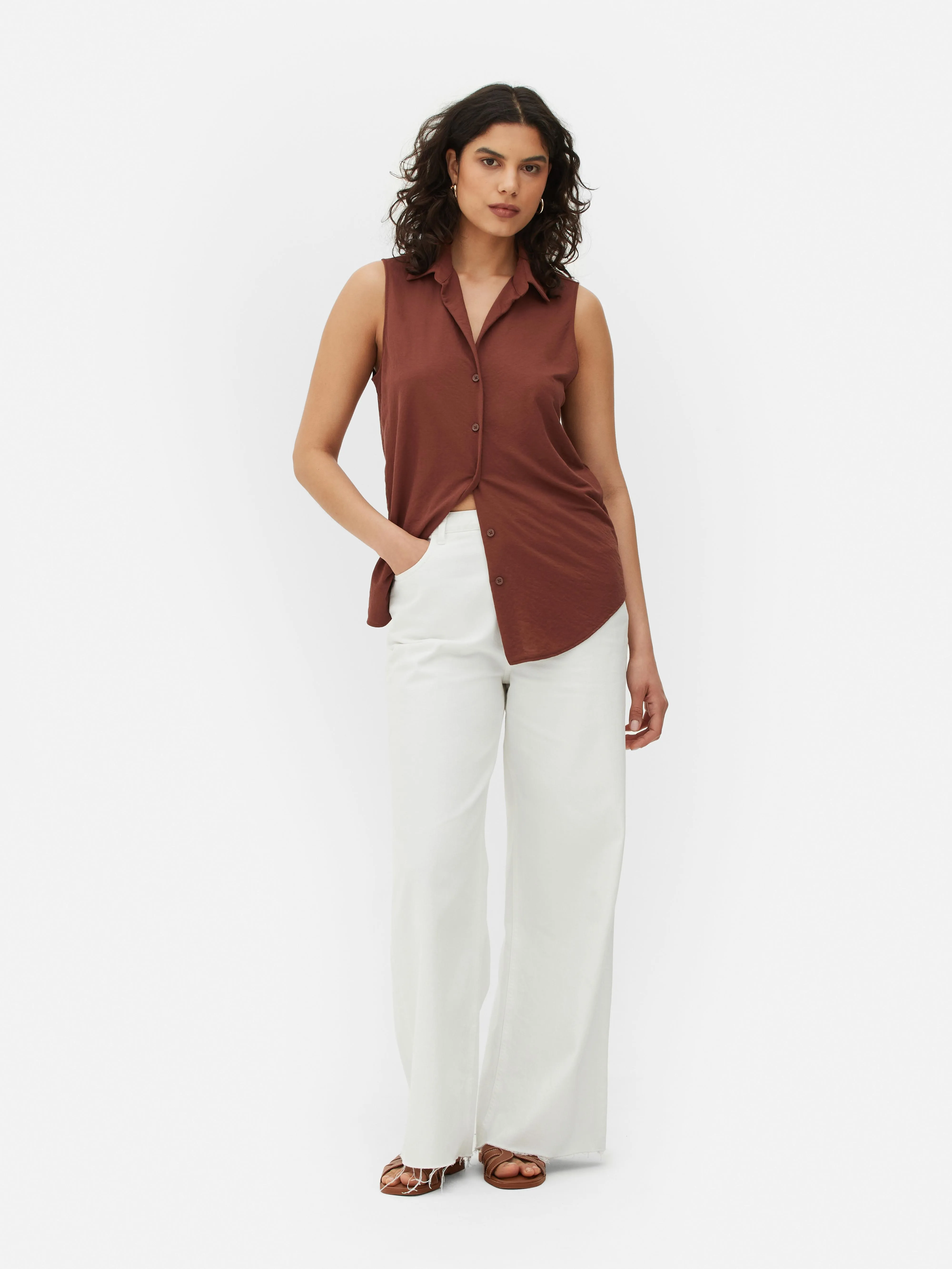 Buttonless Sleeveless Shirt