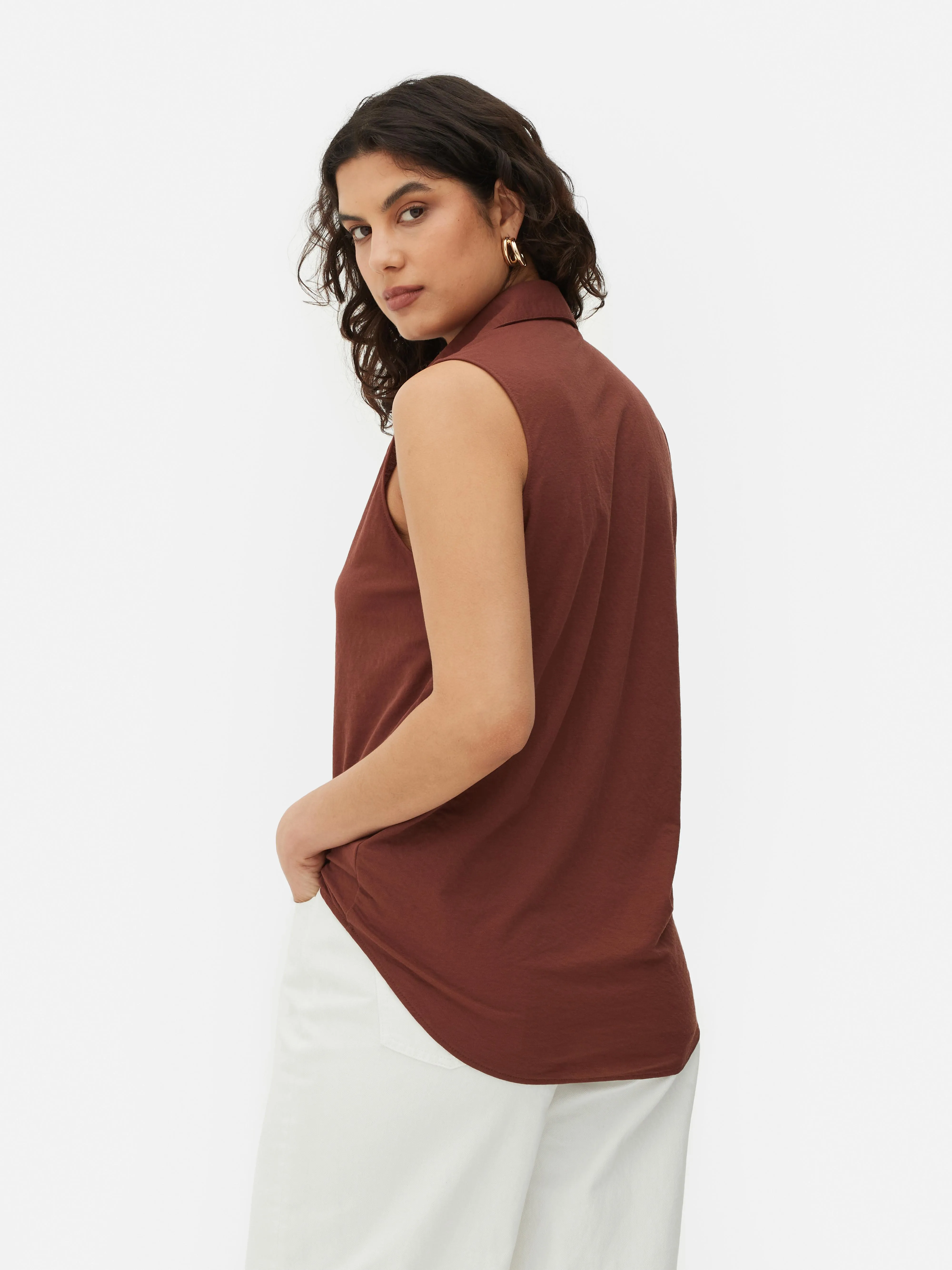 Buttonless Sleeveless Shirt