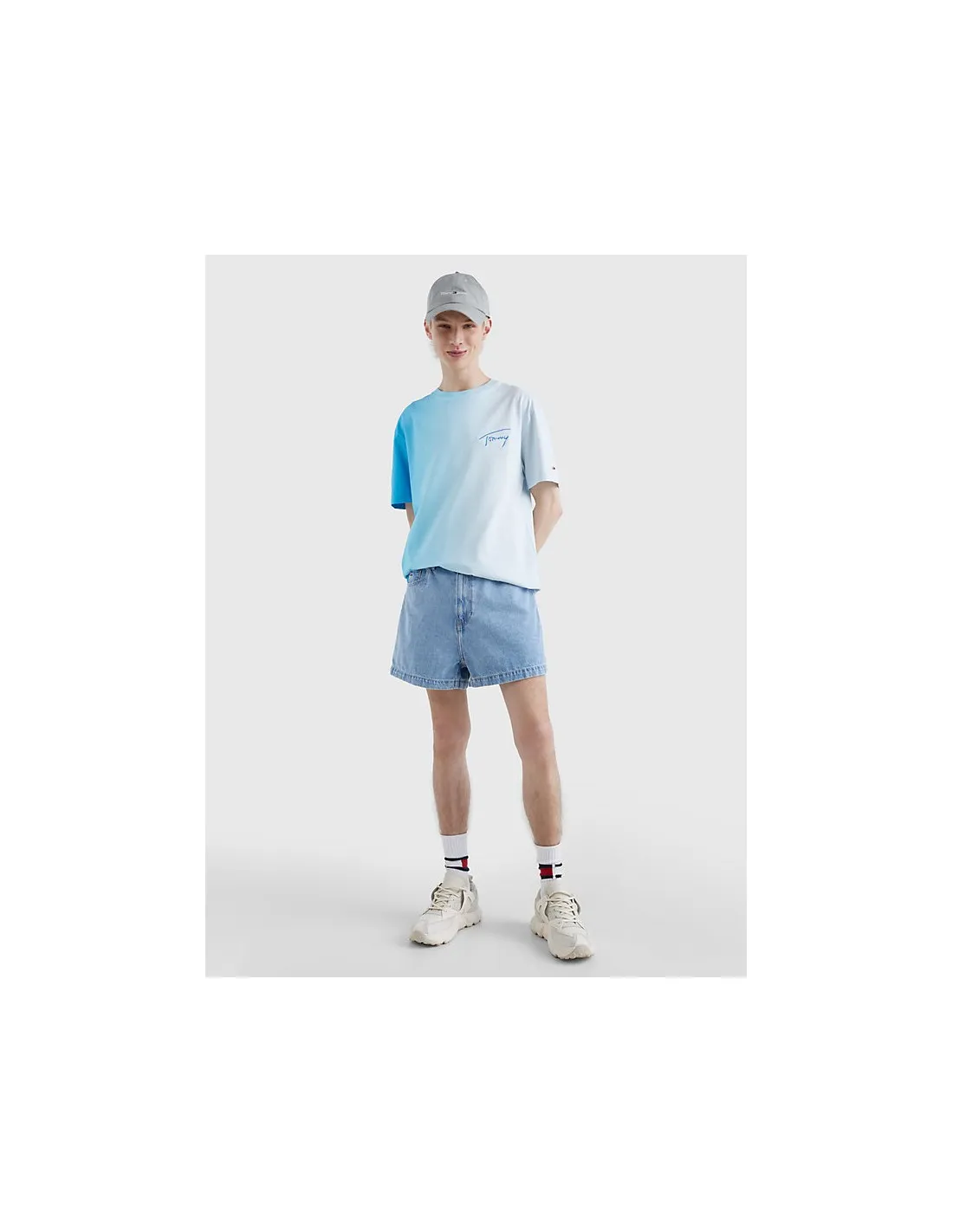 TOMMY JEANS CLASSIC CUT TSHIRT WITH GRADIENT EFFECT