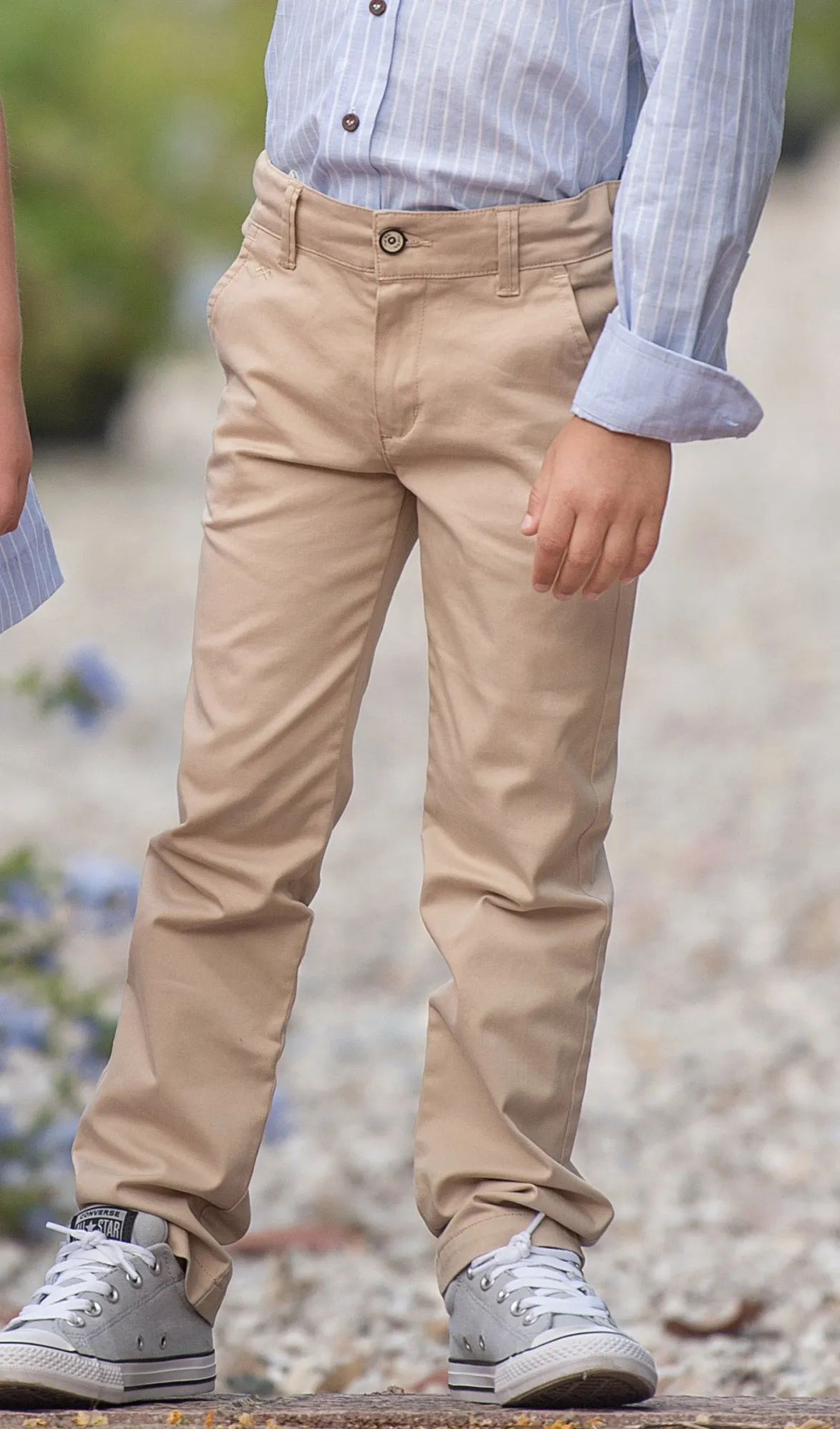 Canvas pants available in three colors.