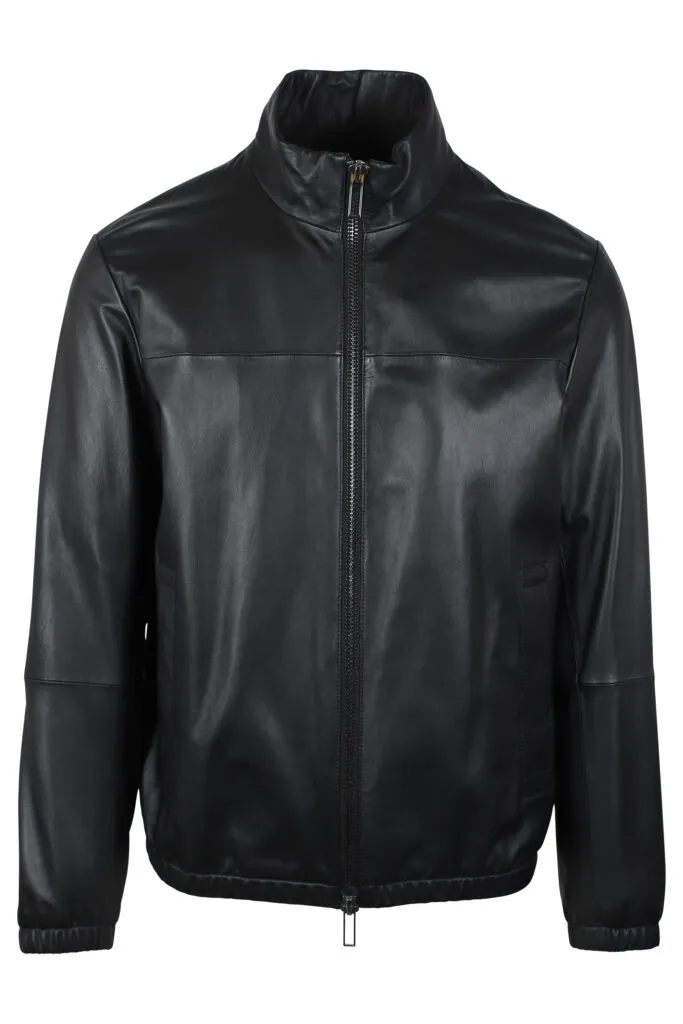 Chaqueta negra de cuero con minilogo