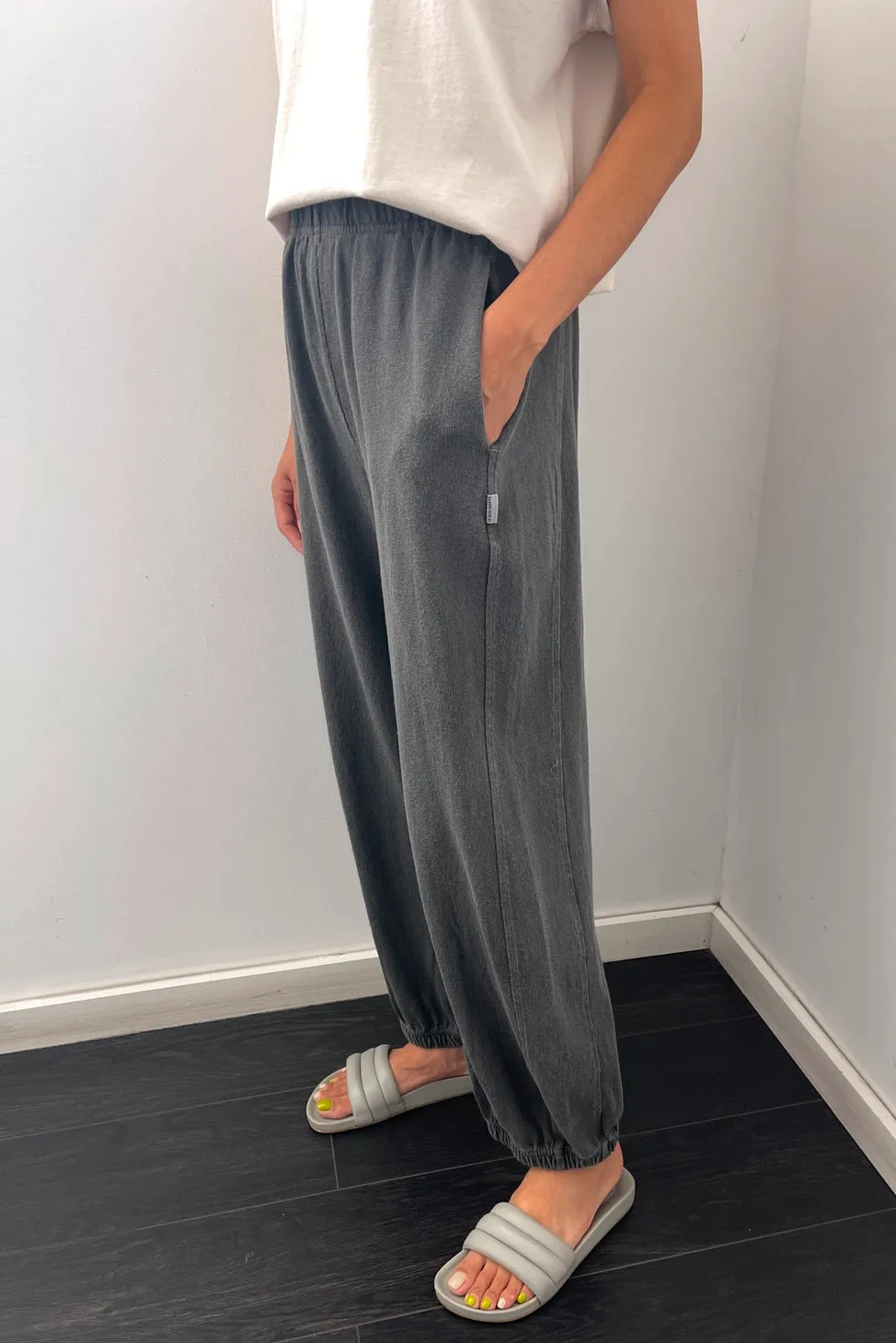 Coal Balloon Pants: Discover the Stylish and Trendy Collection