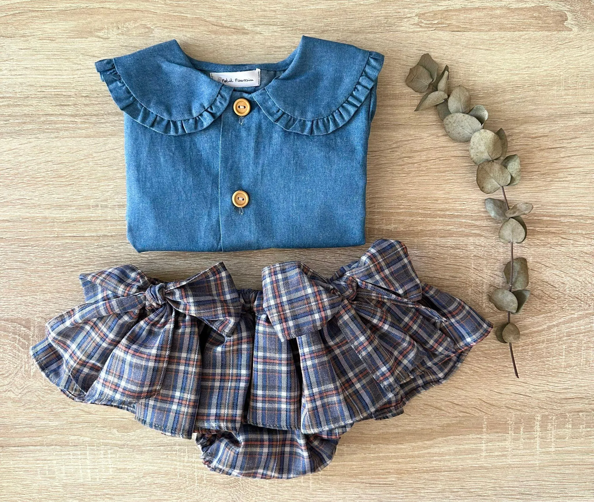 DENIM BUTTONUP BLOUSE.