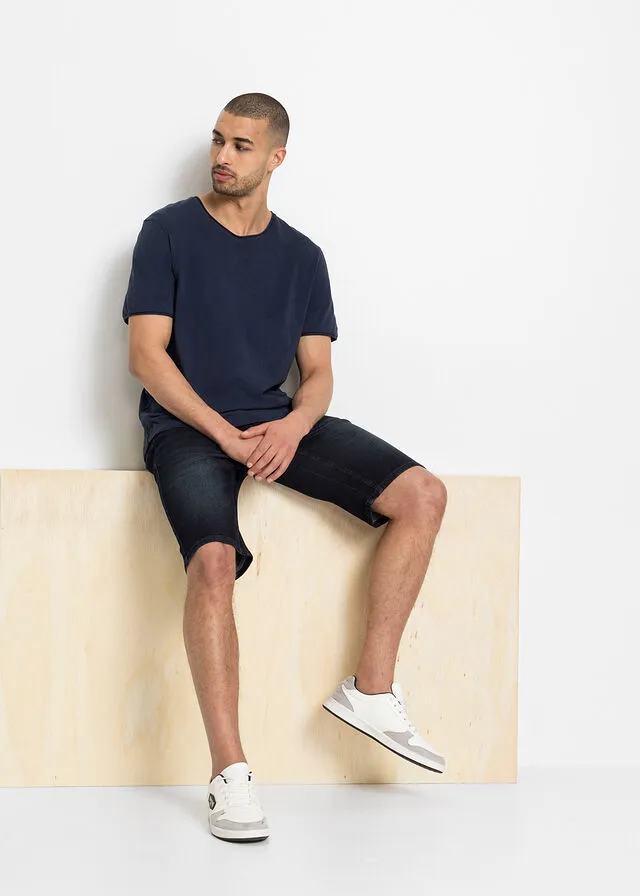 Elastic denim bermuda shorts with reinforced inseam, regular fit in dark wash.