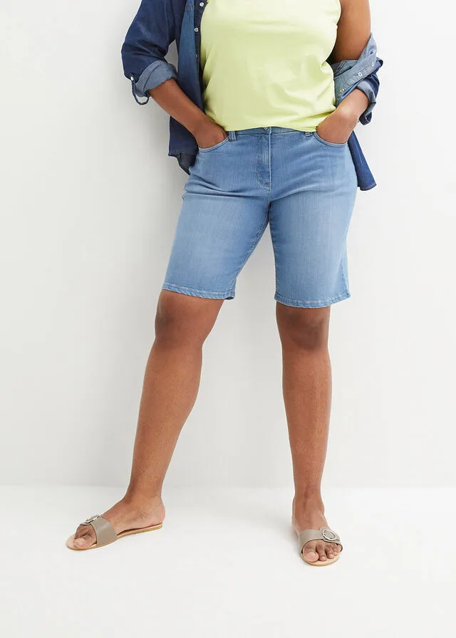 Elastic light denim shorts with comfortable waist.