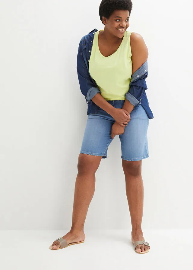 Elastic light denim shorts with comfortable waist.