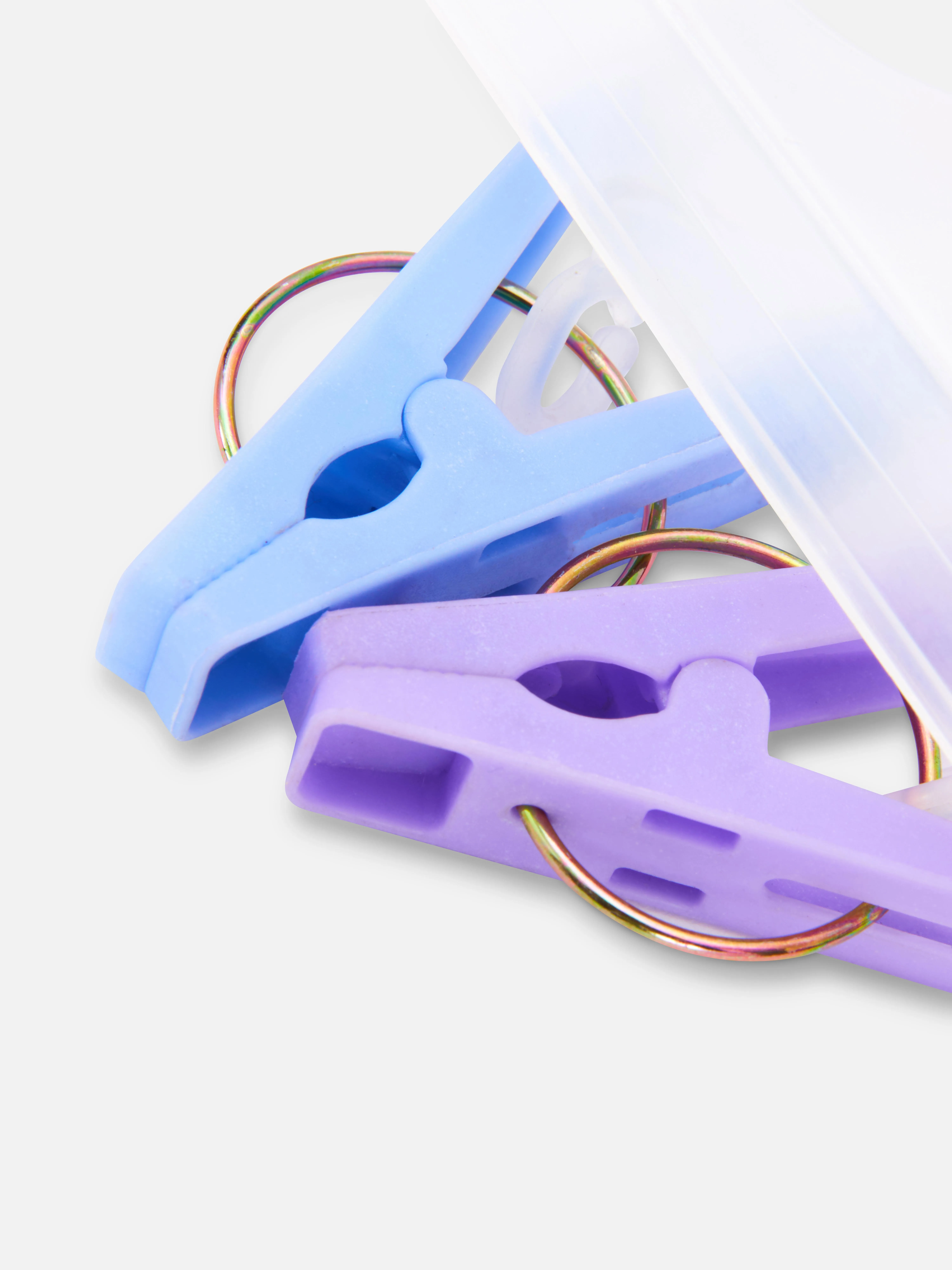 Folding clothesline with 24 pegs