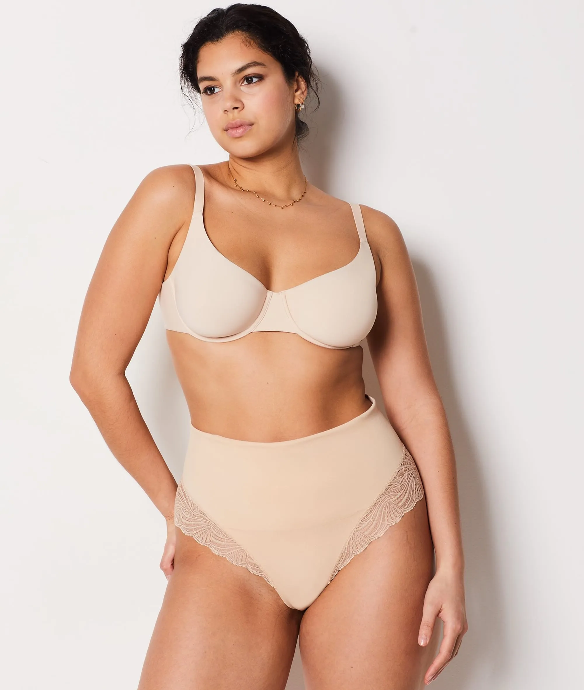 HIGHWAISTED SHAPING THONG MADE OF BEIGE MICROFIBER  ETAM