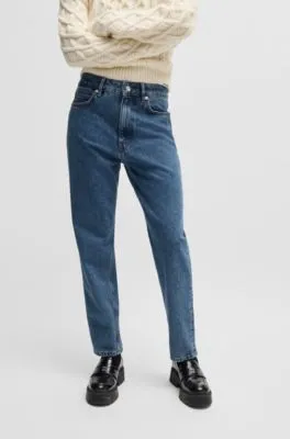 Jeans estilo mom relaxed fit en denim elástico azul muy cómodo