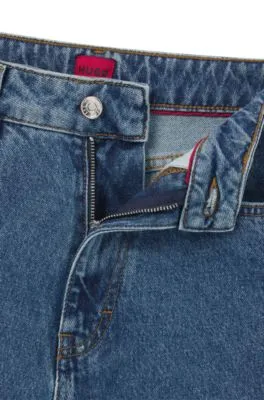 Jeans estilo mom relaxed fit en denim elástico azul muy cómodo