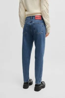 Jeans estilo mom relaxed fit en denim elástico azul muy cómodo