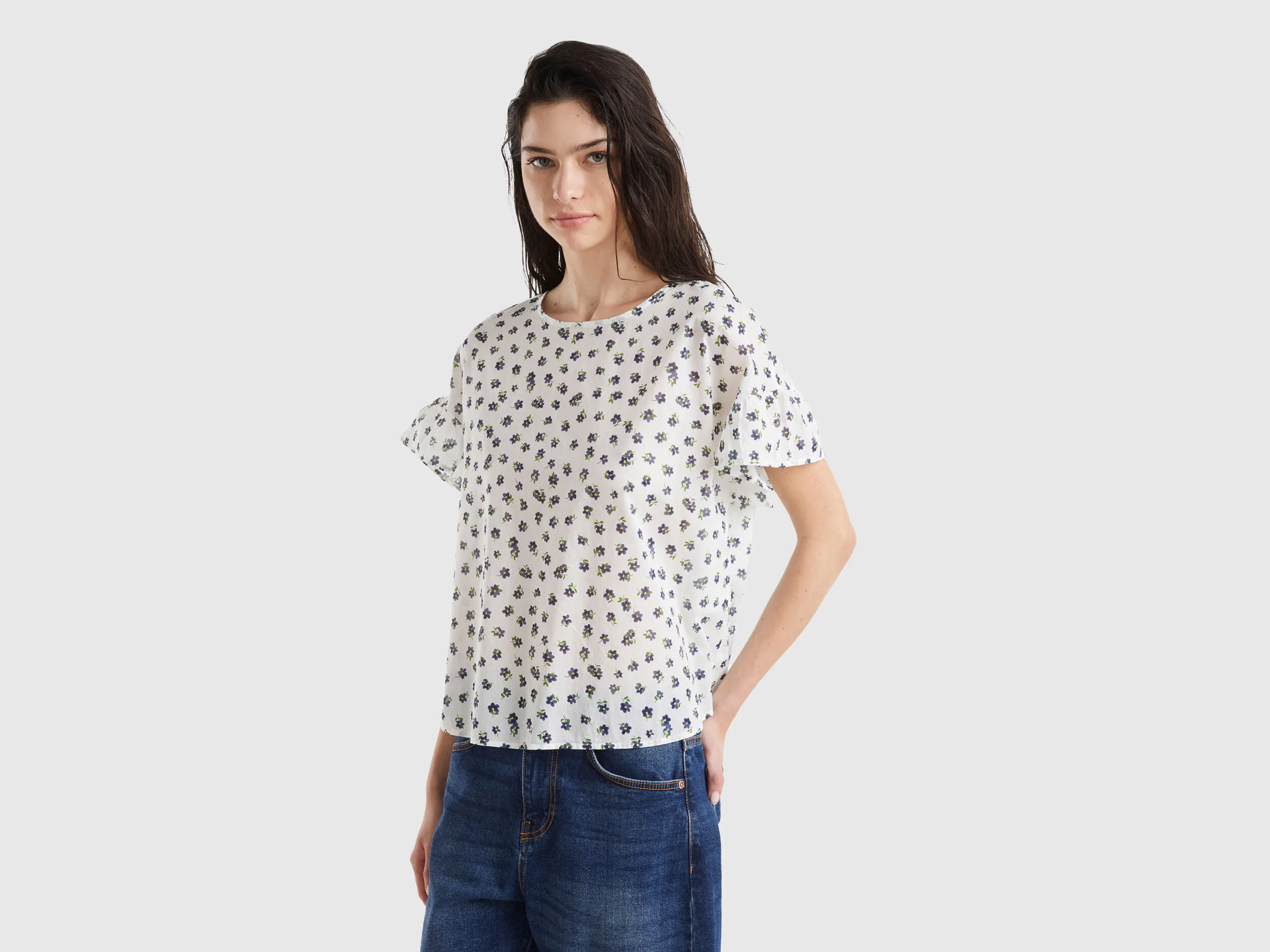 Lightweight cotton print blouse.