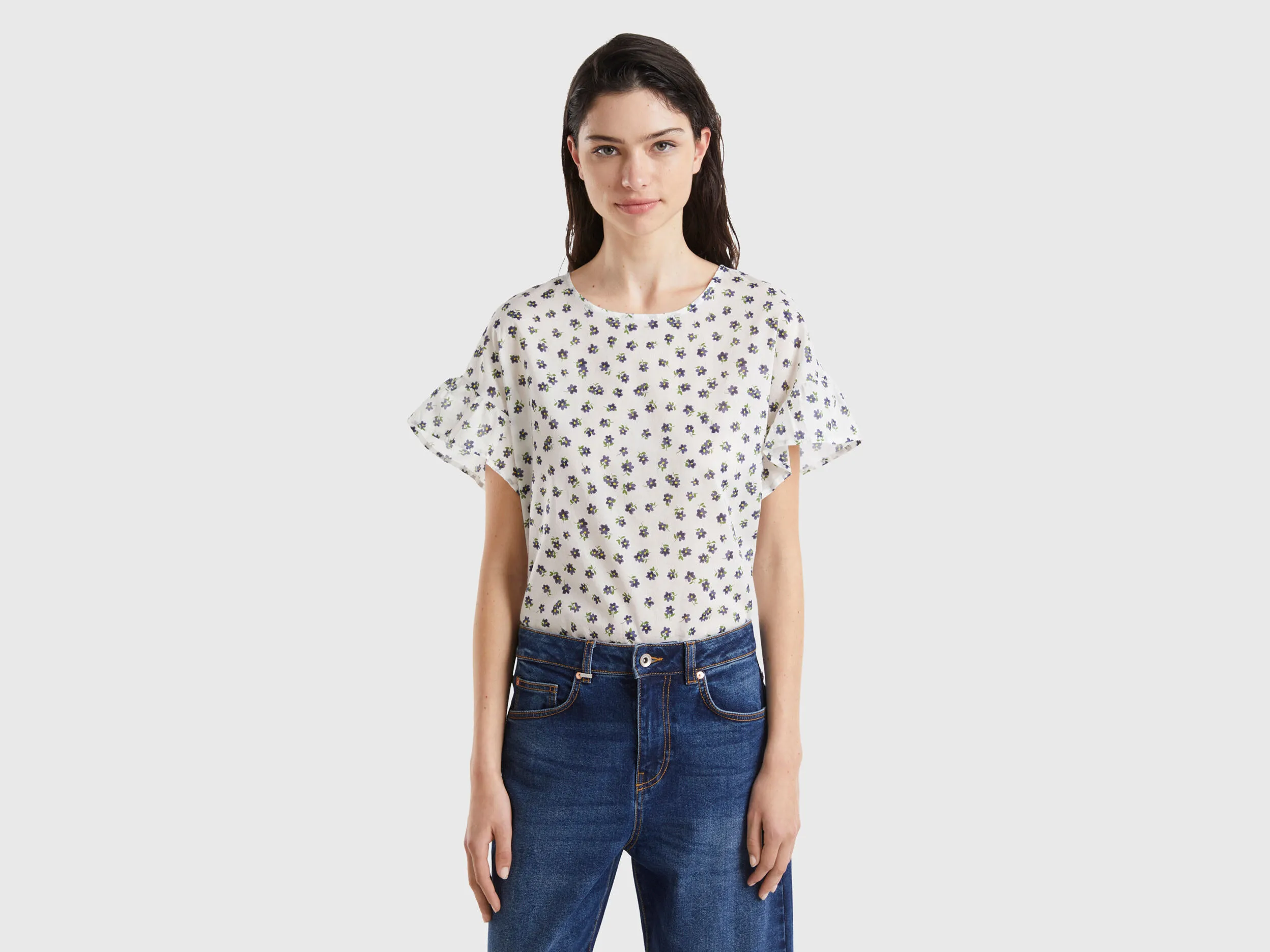 Lightweight cotton print blouse.