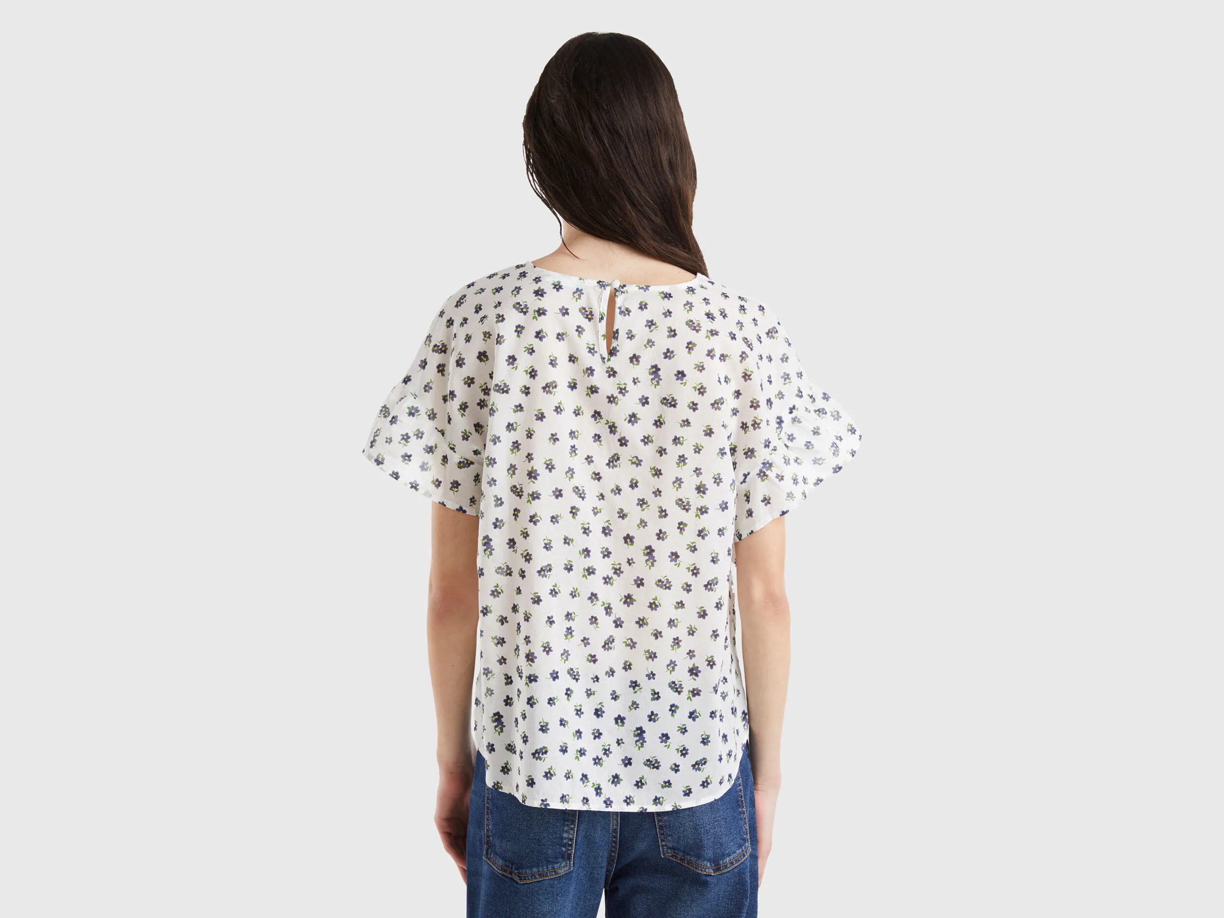 Lightweight cotton print blouse.