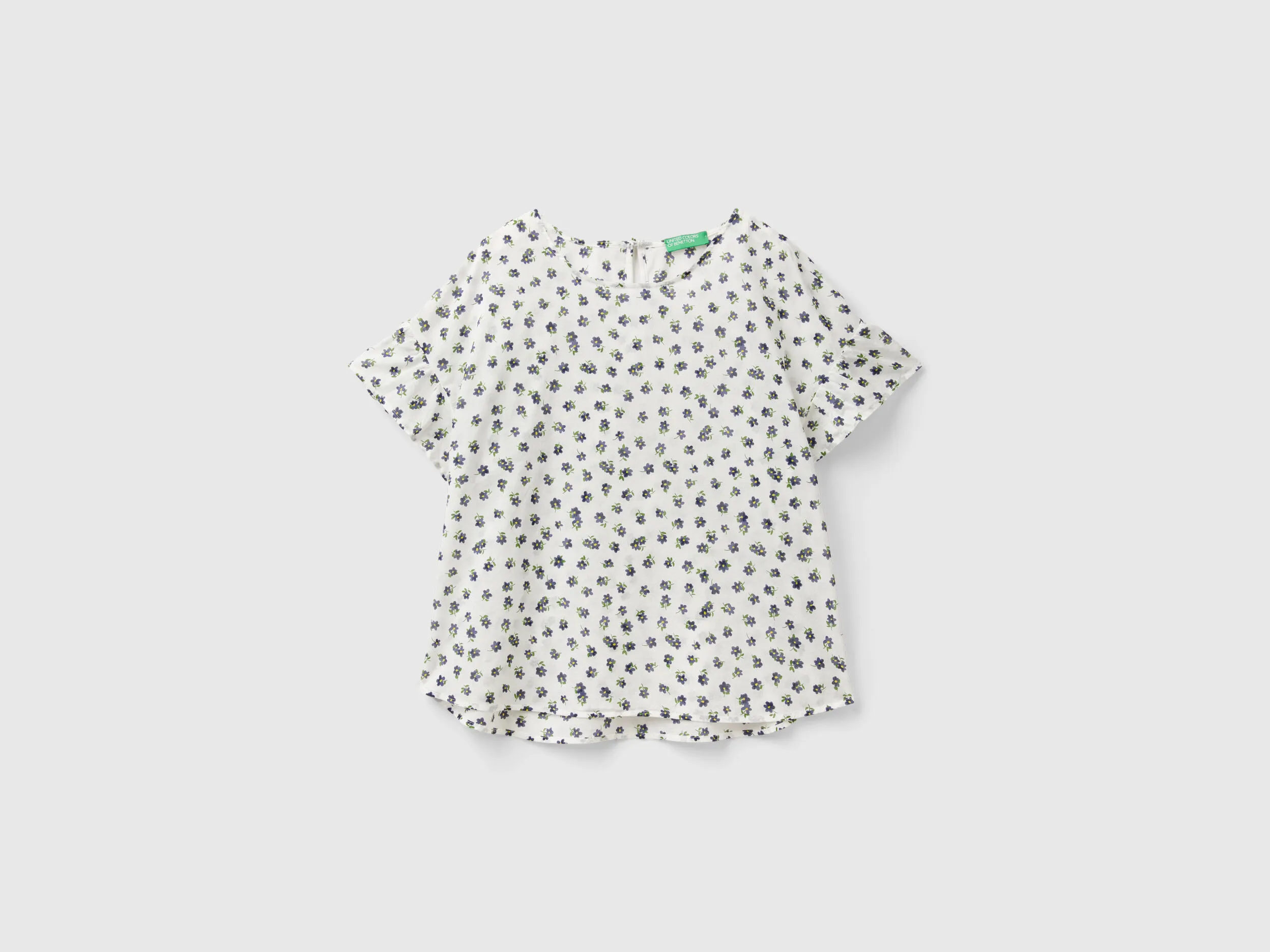 Lightweight cotton print blouse.