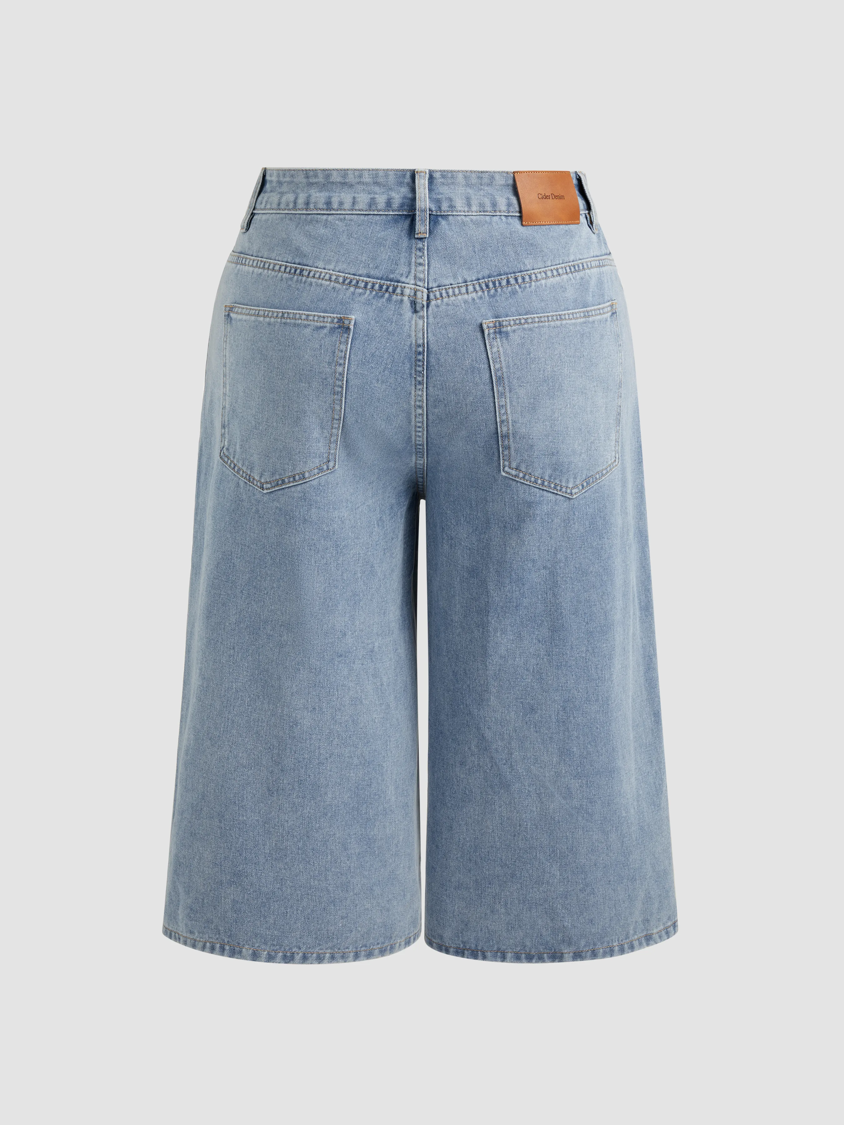 MIDRISE SOLID COLOR CURVY BERMUDA SHORTS WITH POCKETS.