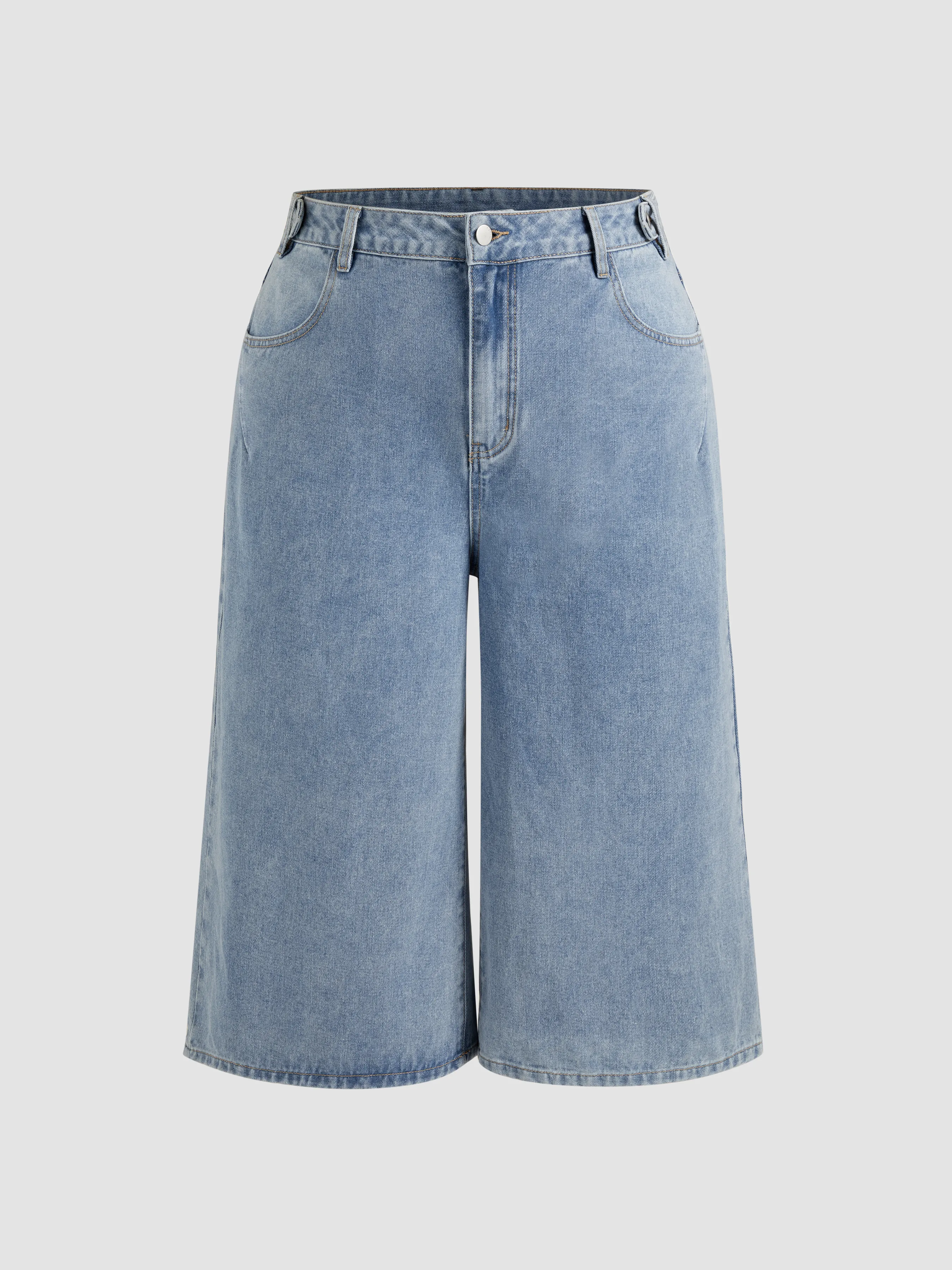 MIDRISE SOLID COLOR CURVY BERMUDA SHORTS WITH POCKETS.