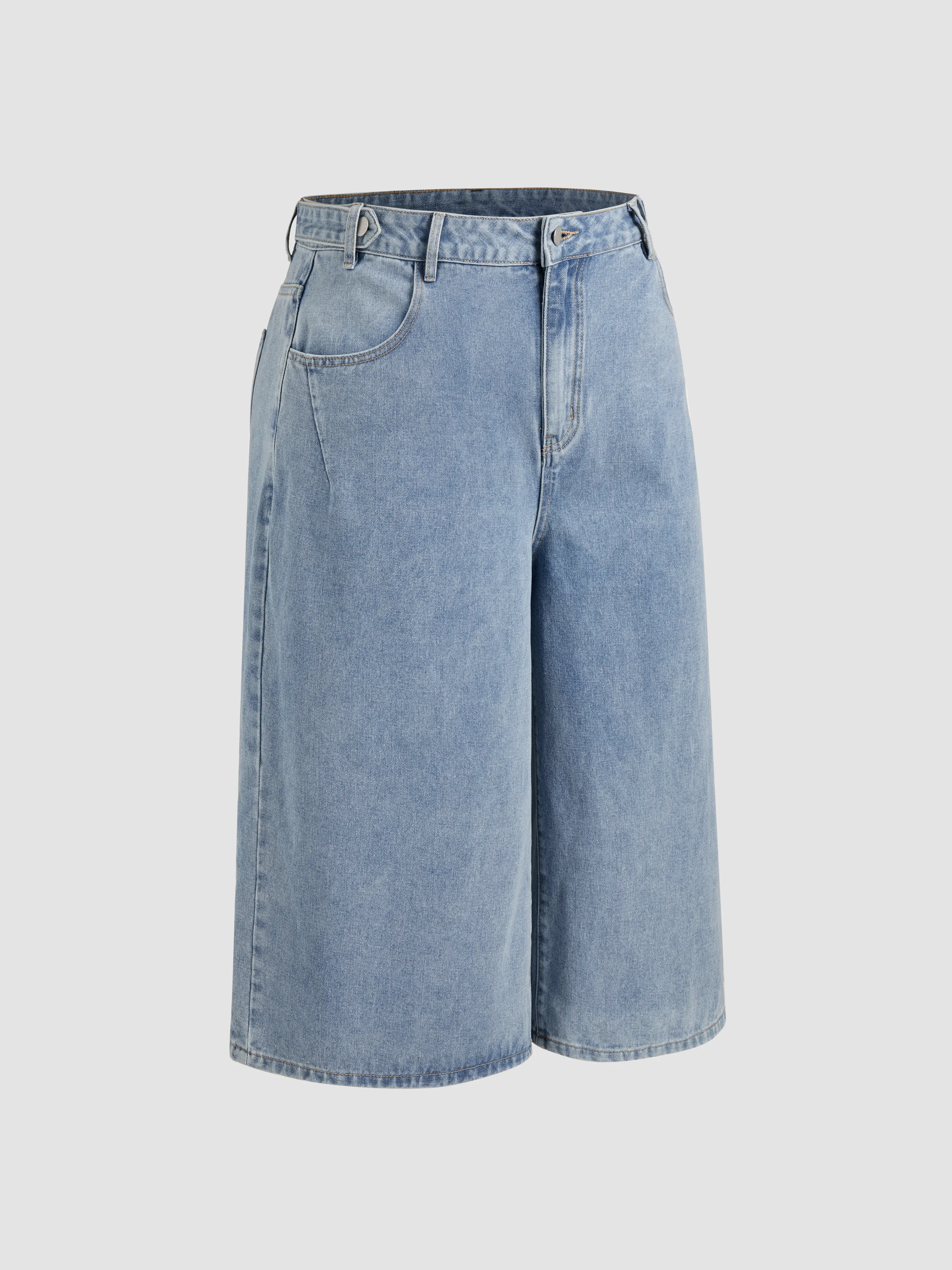 MIDRISE SOLID COLOR CURVY BERMUDA SHORTS WITH POCKETS.