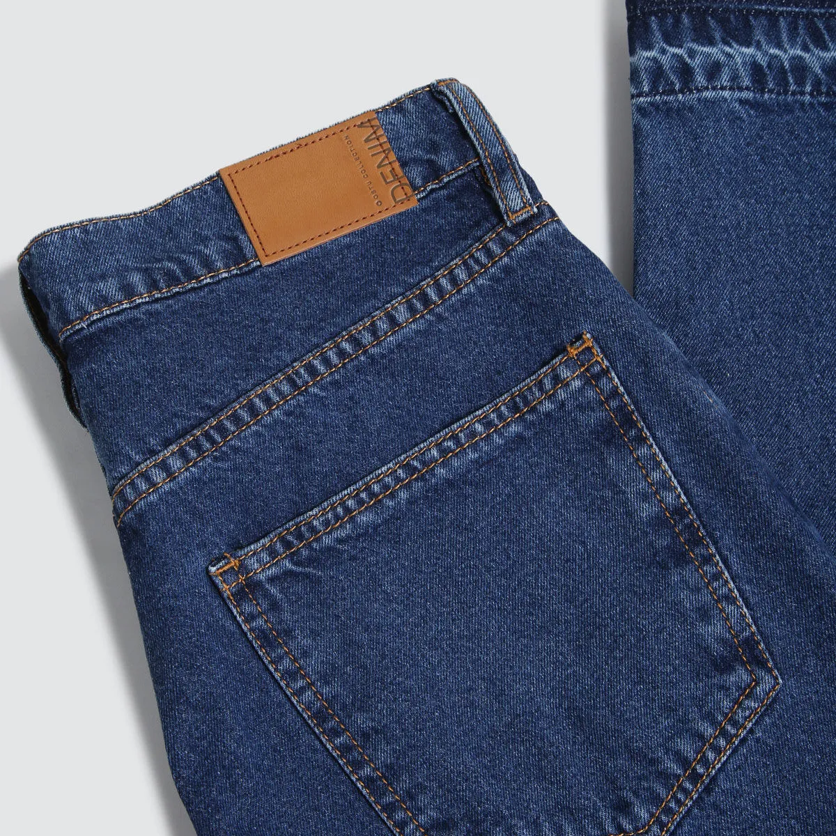 MIDTONED STRAIGHT LEG JEANS