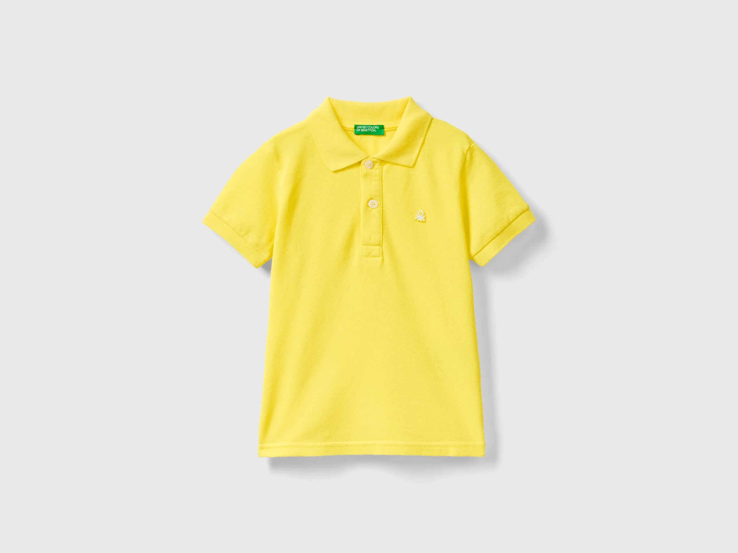 Organic cotton short sleeve polo shirt.
