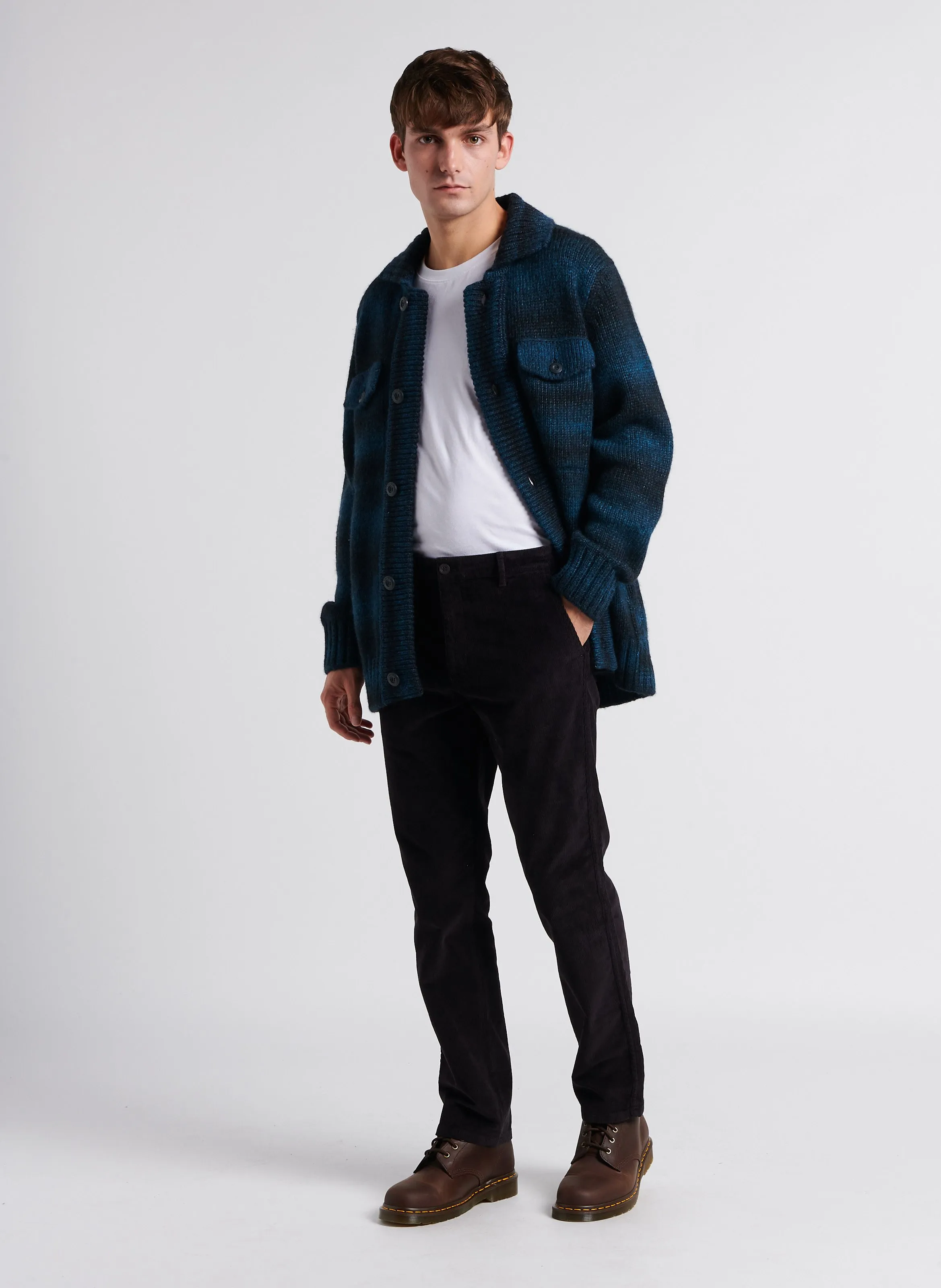 Pantalón chino slim fit de pana de algodón en negro