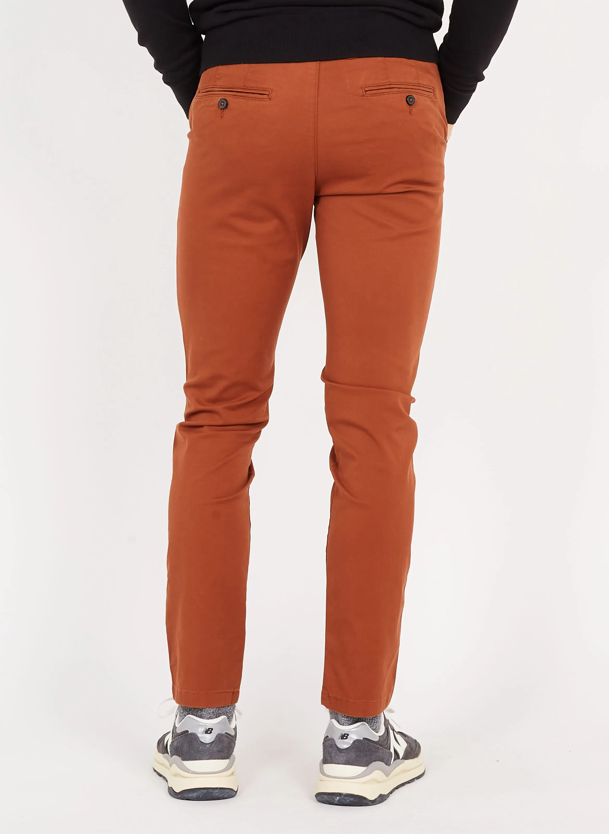 Pantalón slim de algodón orgánico en marron