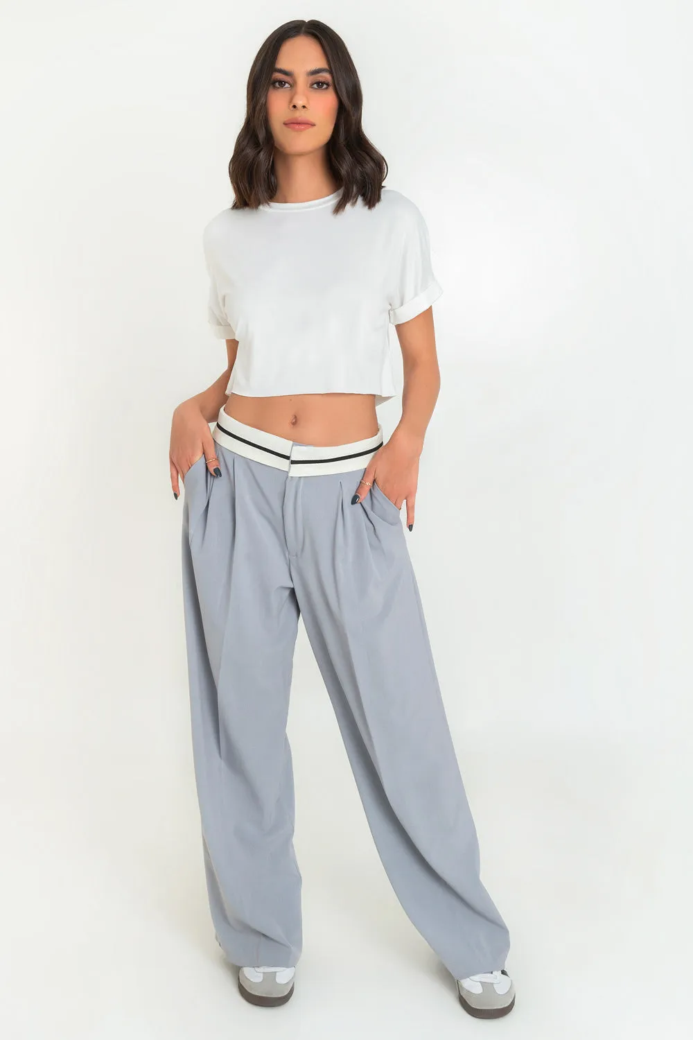 Pantalón wide leg detalle cintura en contraste