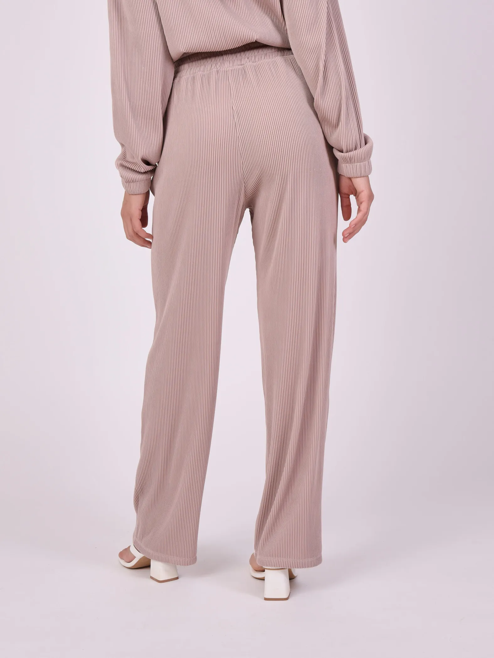 Pleated pants