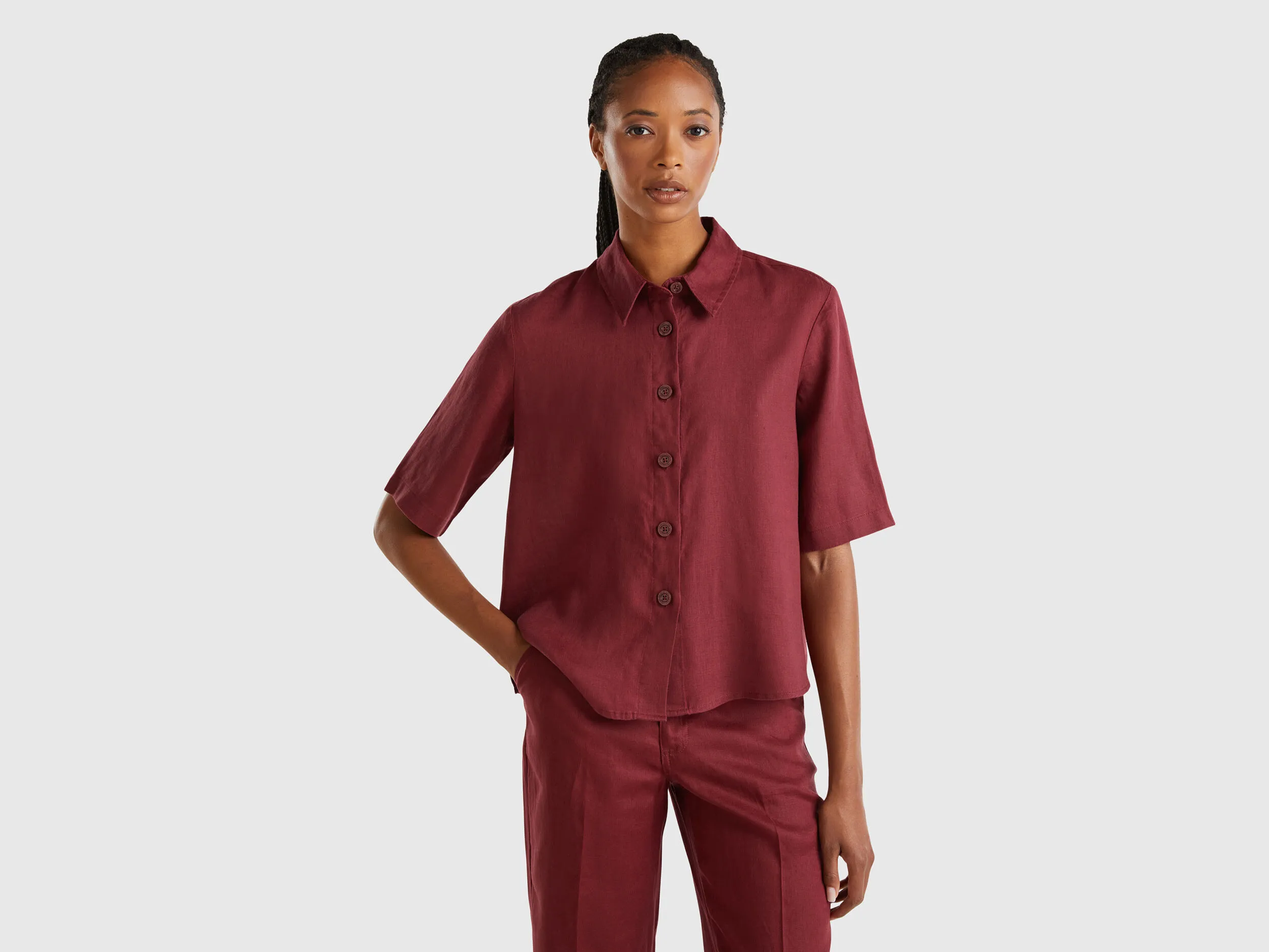 Short linen shirt