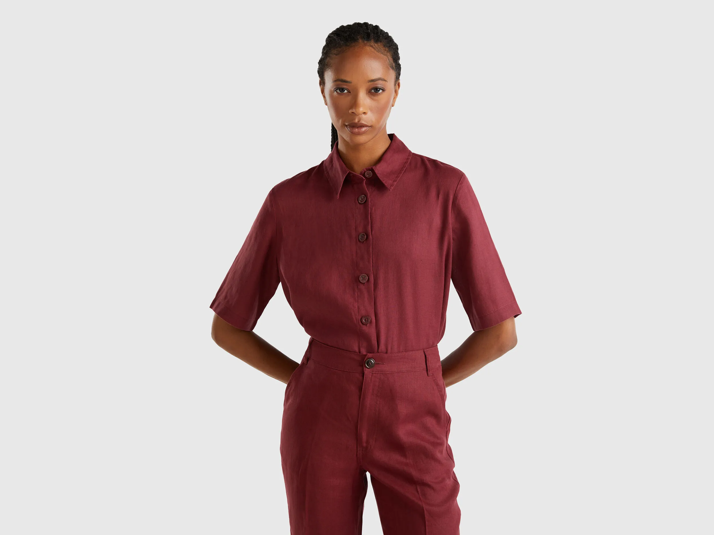 Short linen shirt