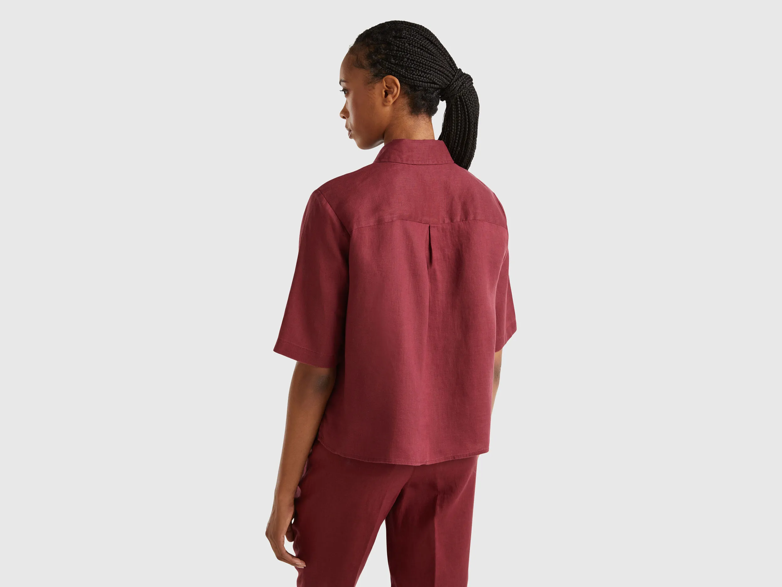 Short linen shirt