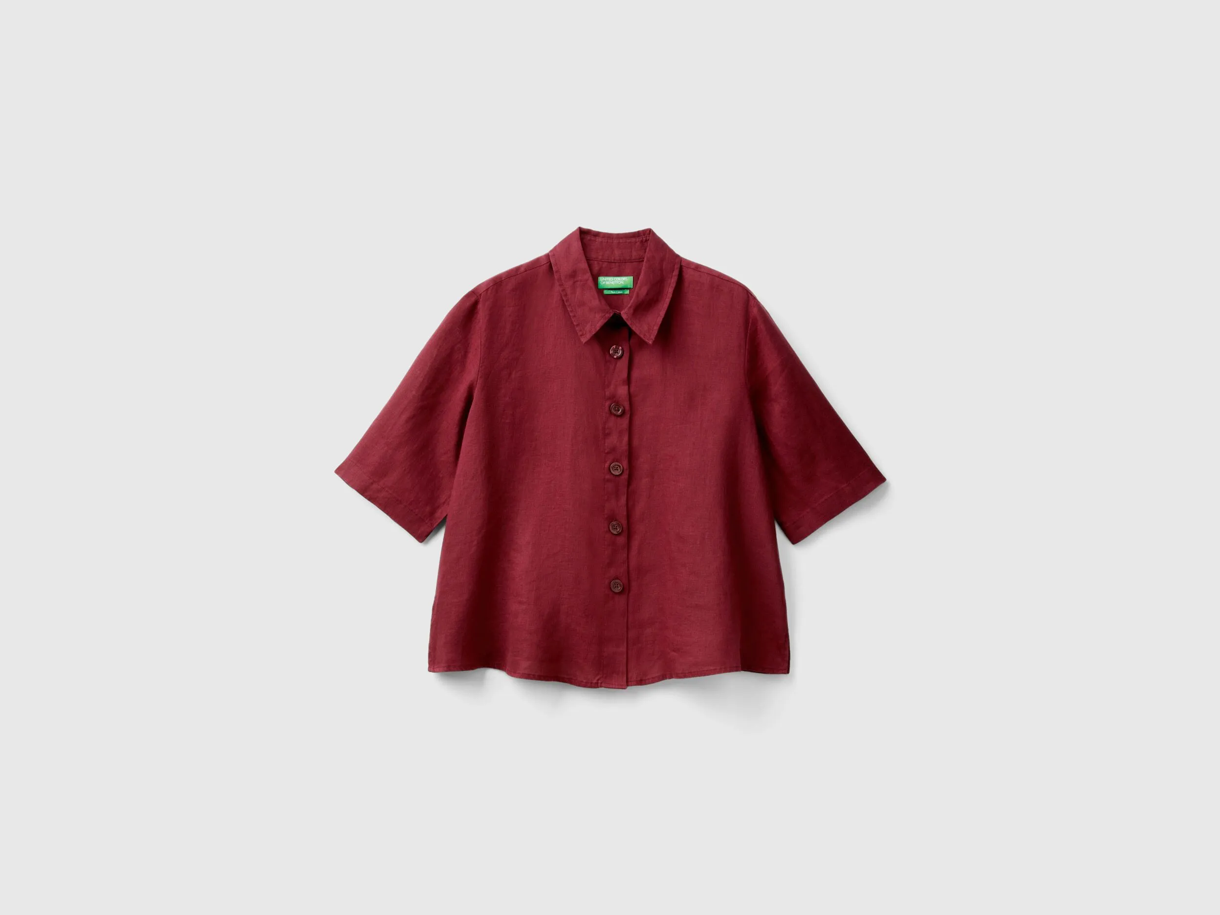 Short linen shirt