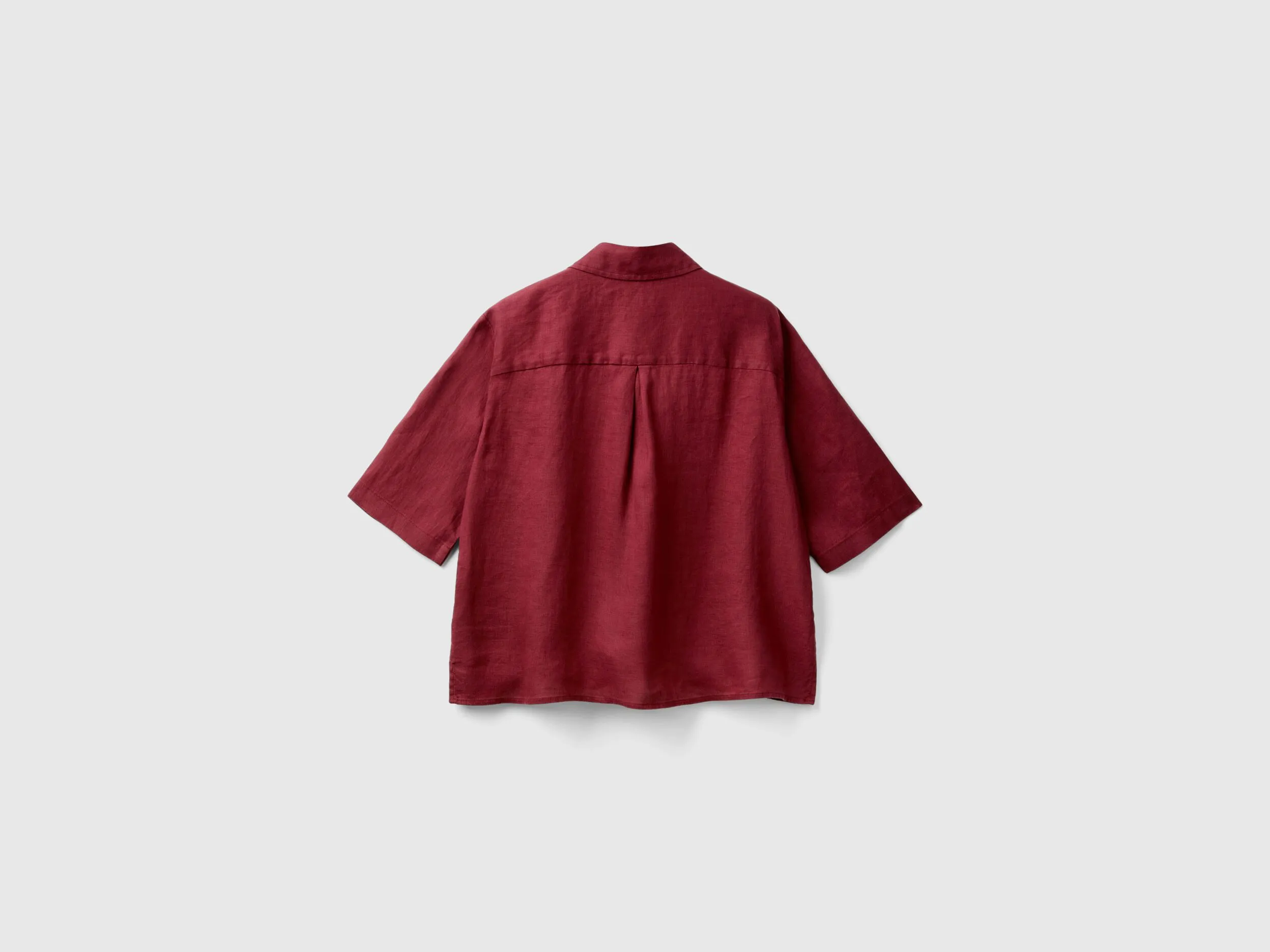 Short linen shirt