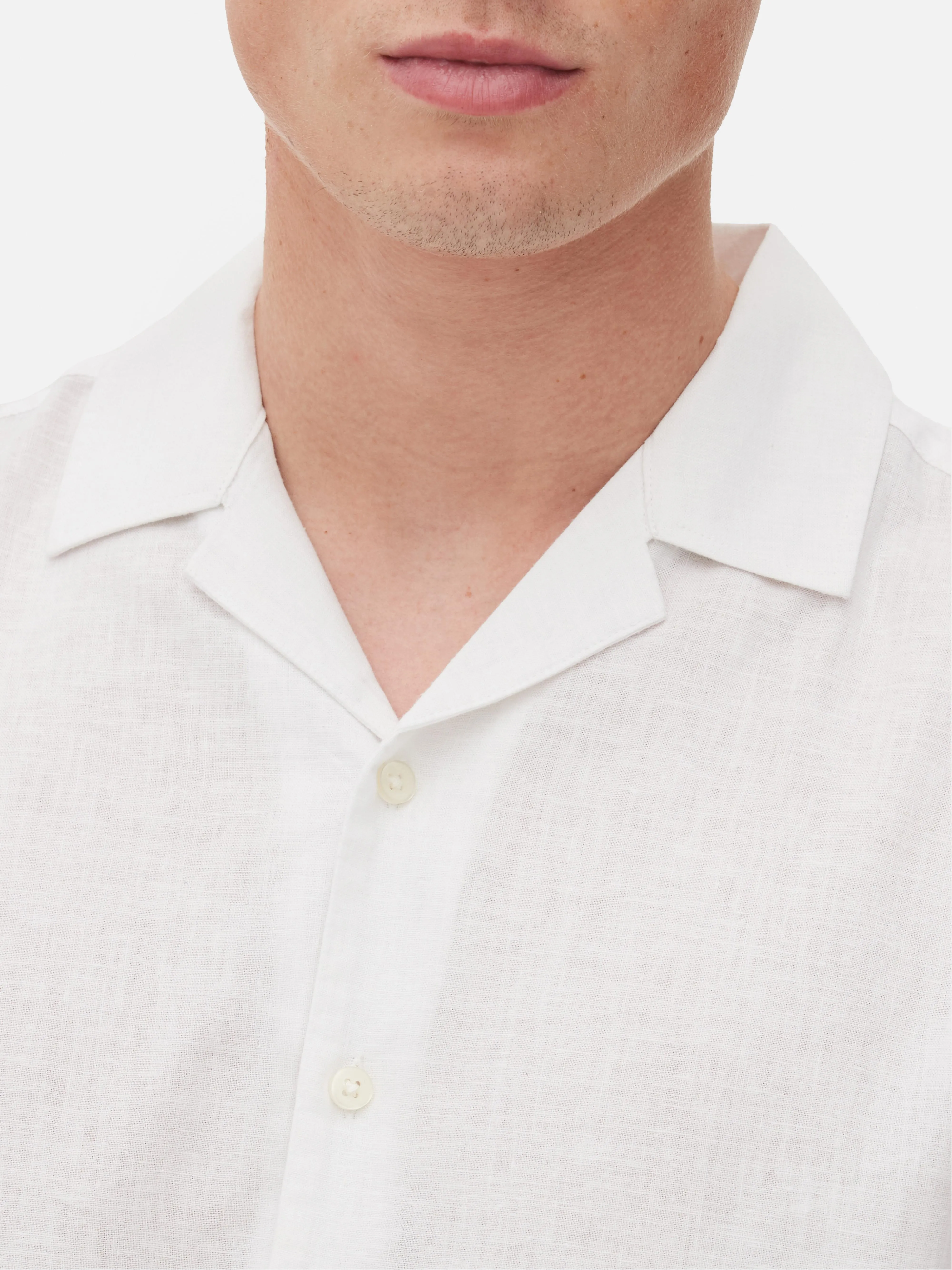 SHORTSLEEVE BUTTONUP SHIRT