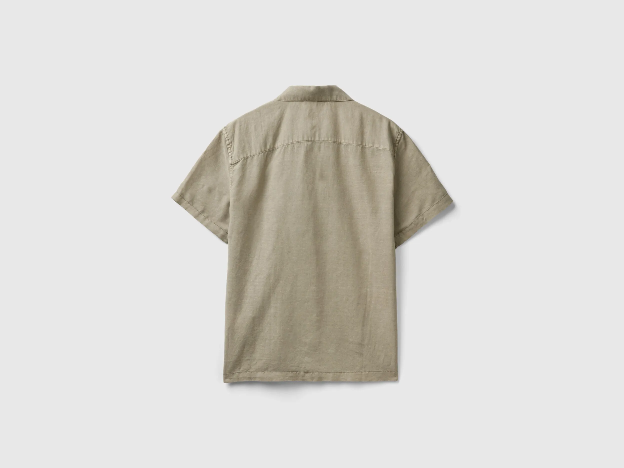 SHORTSLEEVED LINEN BLEND SHIRT.
