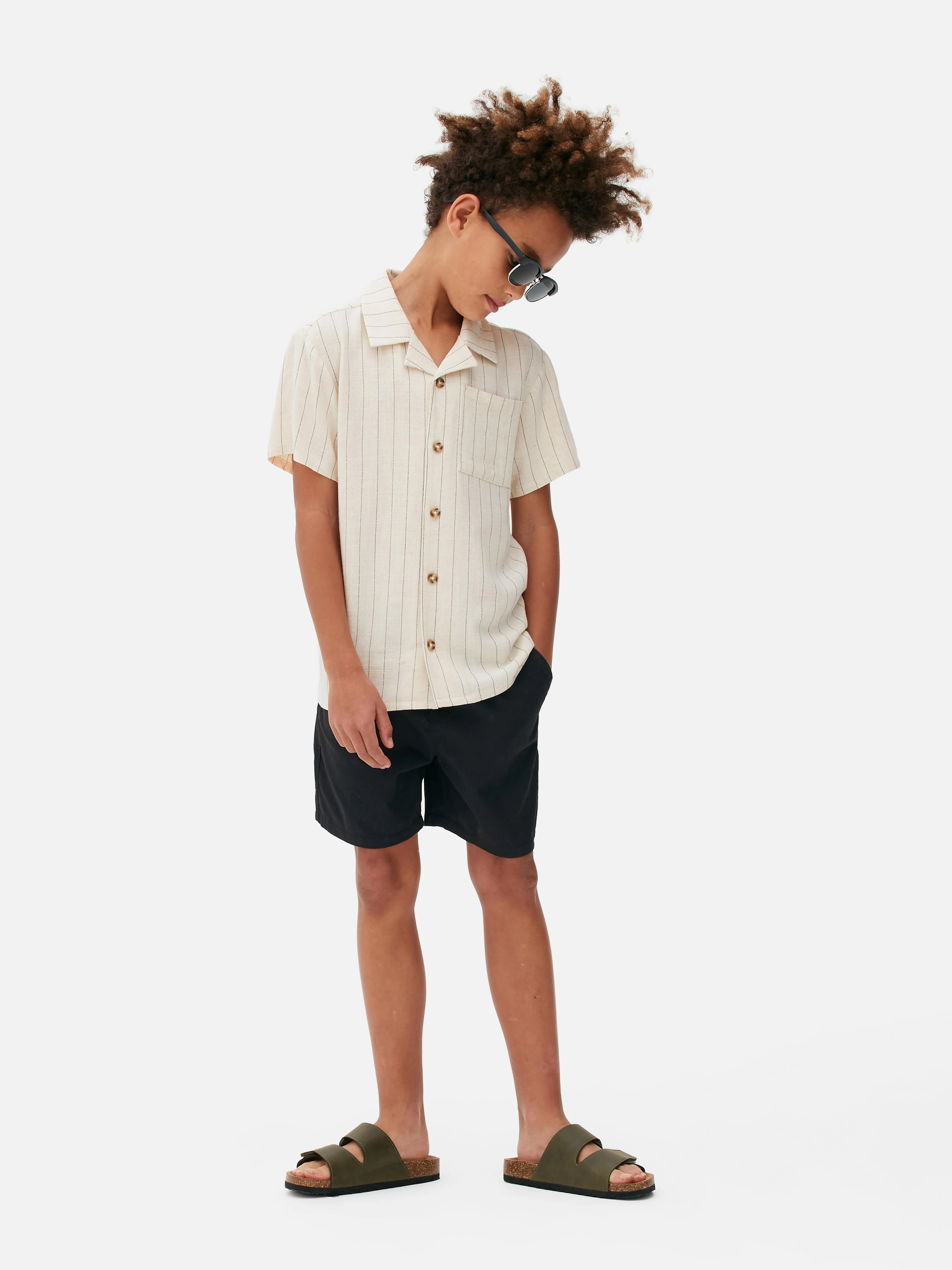 SHORTSLEEVED STRIPED SHIRT.