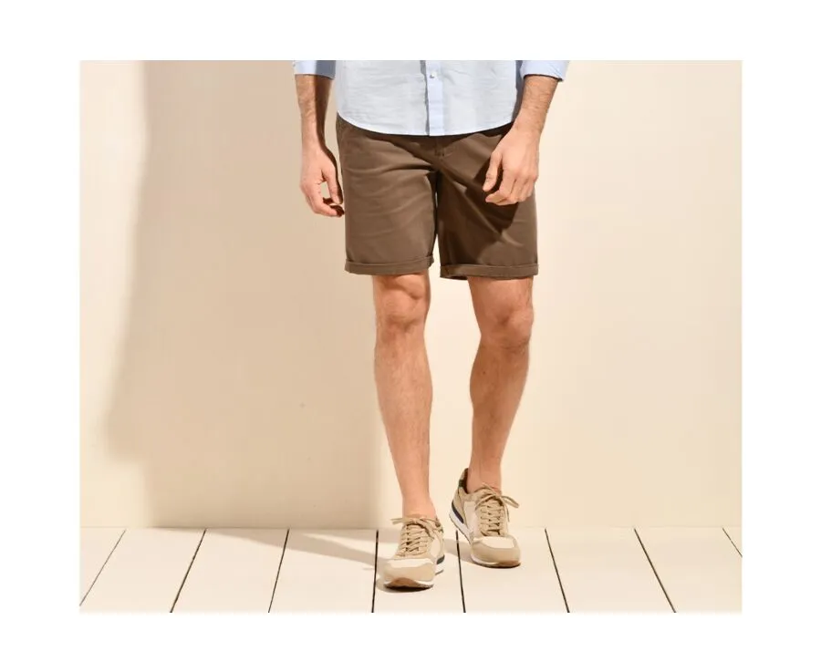TAUPE CHINO SHORTS  BARRY: DISCOVER HIGHQUALITY TAUPE CHINO SHORTS FOR MEN WITH THE NAME BARRY. PERFECT FOR EFFORTLESS STYLE.