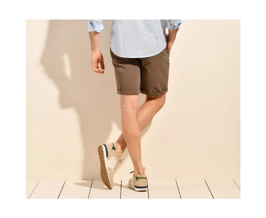 TAUPE CHINO SHORTS  BARRY: DISCOVER HIGHQUALITY TAUPE CHINO SHORTS FOR MEN WITH THE NAME BARRY. PERFECT FOR EFFORTLESS STYLE.