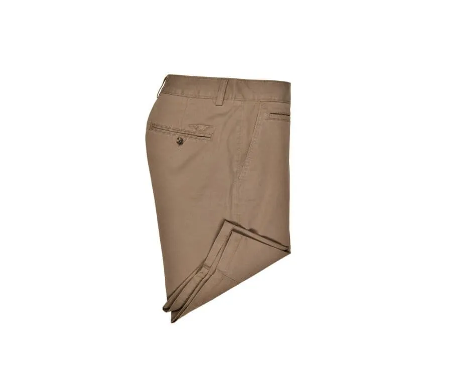 TAUPE CHINO SHORTS  BARRY: DISCOVER HIGHQUALITY TAUPE CHINO SHORTS FOR MEN WITH THE NAME BARRY. PERFECT FOR EFFORTLESS STYLE.