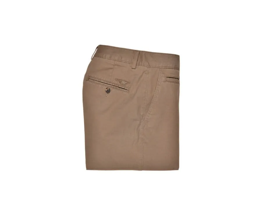 TAUPE CHINO SHORTS  BARRY: DISCOVER HIGHQUALITY TAUPE CHINO SHORTS FOR MEN WITH THE NAME BARRY. PERFECT FOR EFFORTLESS STYLE.